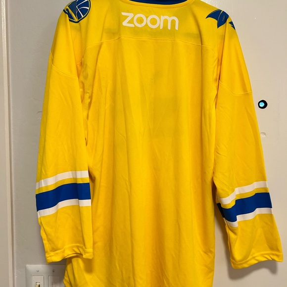 San Jose Sharks And Golden State Warriors Yellow Zoom Promo Jersey
Size Men's XL - Picture 2 of 3